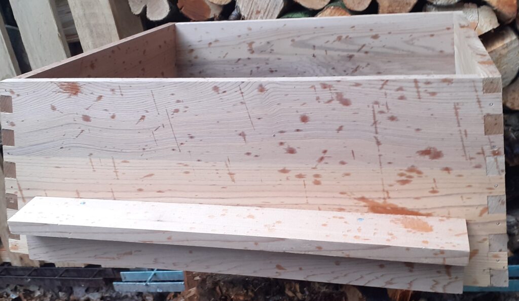 WBC Hive Lift with Porch