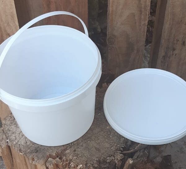 2lt Buckets with lids