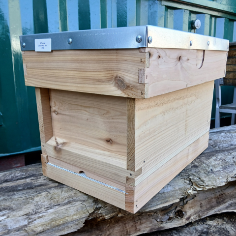 Cedar 6 Frame Nuc Box - National